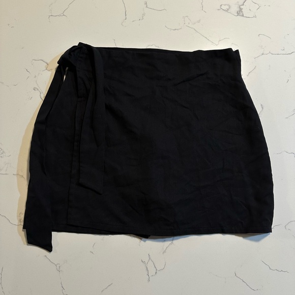 Unseem OG Black Unskirt Mini Wrap Skirt Sz Medium - Picture 3 of 9